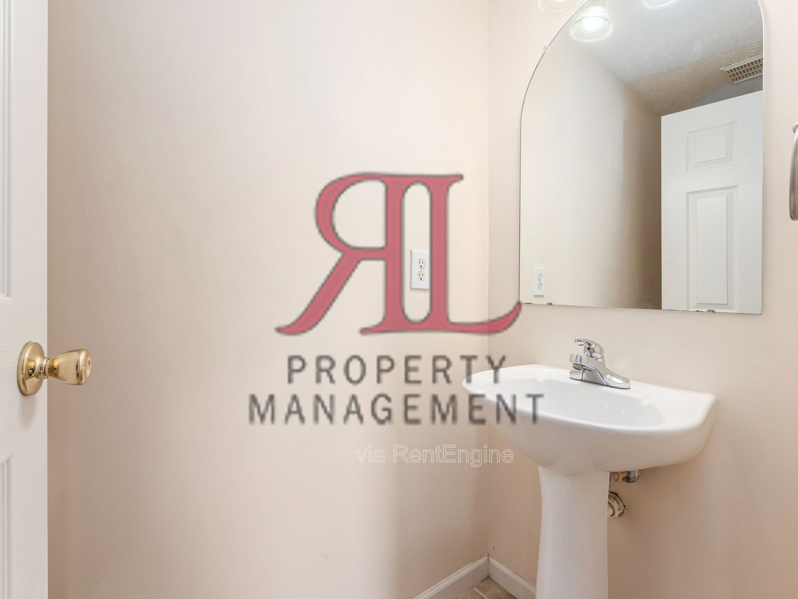 Building Photo - 5567 Hillbrook Dr