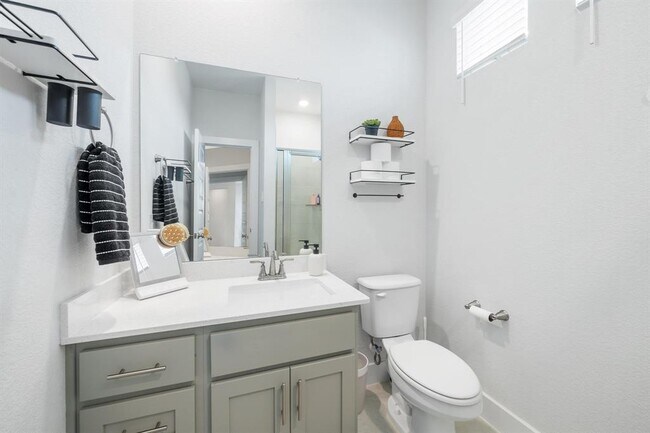 Building Photo - 933 Donna Roland Ct