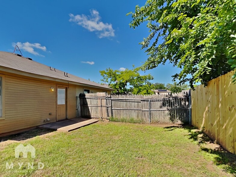 Building Photo - 208 Walnut Bend Rd