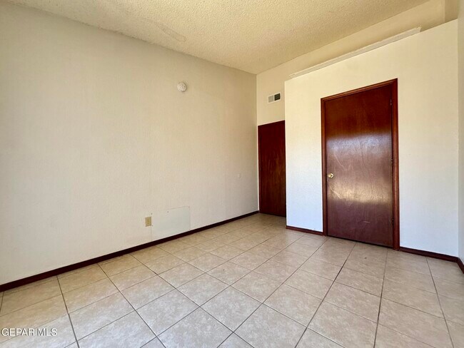 Building Photo - 10828 Quartz St