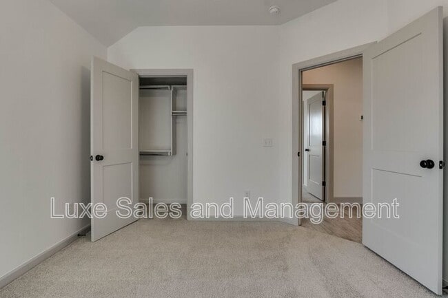 Building Photo - 6133 Frankie Lynn Ln