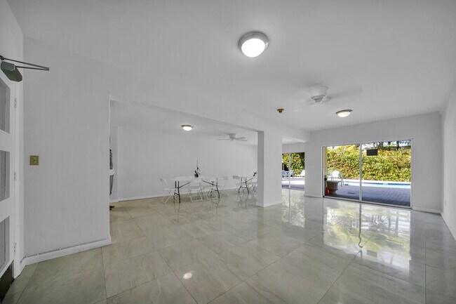 Building Photo - 555 Crandon Blvd
