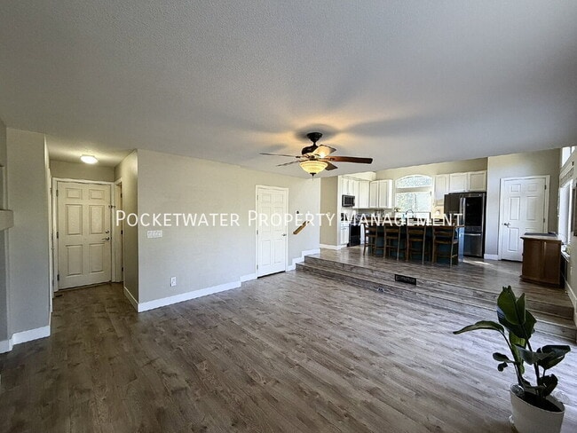 Building Photo - 2127 Mountain Iris Dr