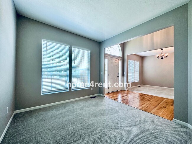 Building Photo - Wood Floors, Open Layout, Plenty of Natura...