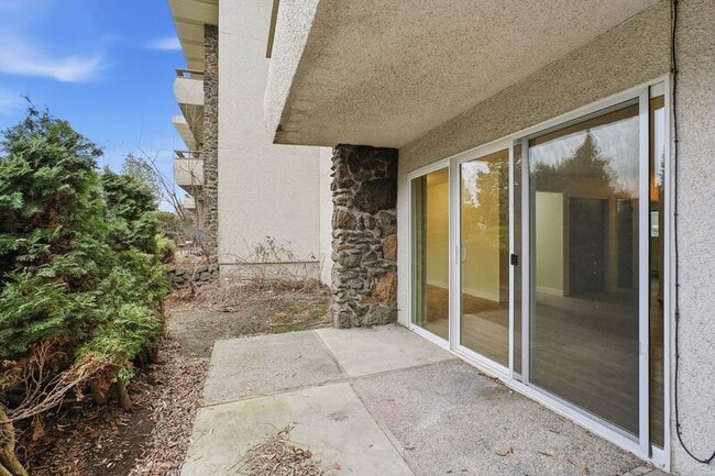 Building Photo - 3102 E 27th Ave