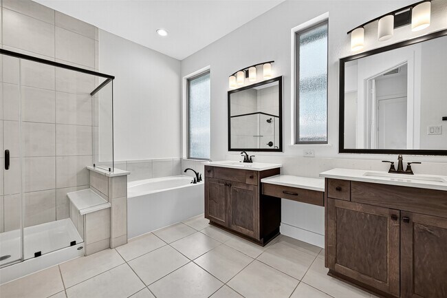 Building Photo - 10727 River Walk Dr