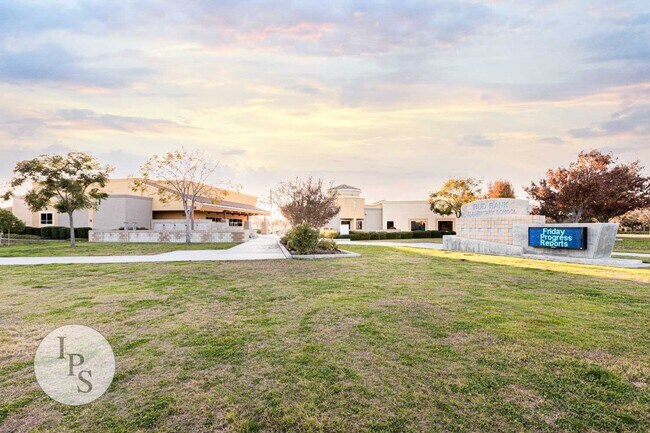 Building Photo - Harlan Ranch Clovis Home, 3BR/2BA, Amazing Community - Lots of Amenities!