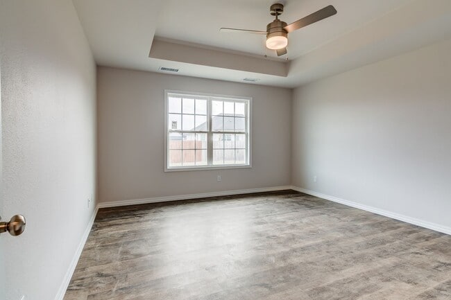 Building Photo - Beautiful, brand-new, 3-bedroom, 2-bath home in Nixa with a 3-car garage.