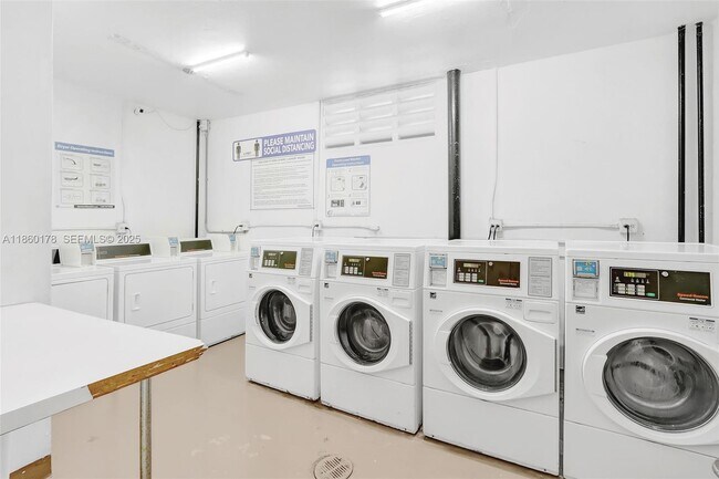 Building Photo - 1475 NE 125th Terrace