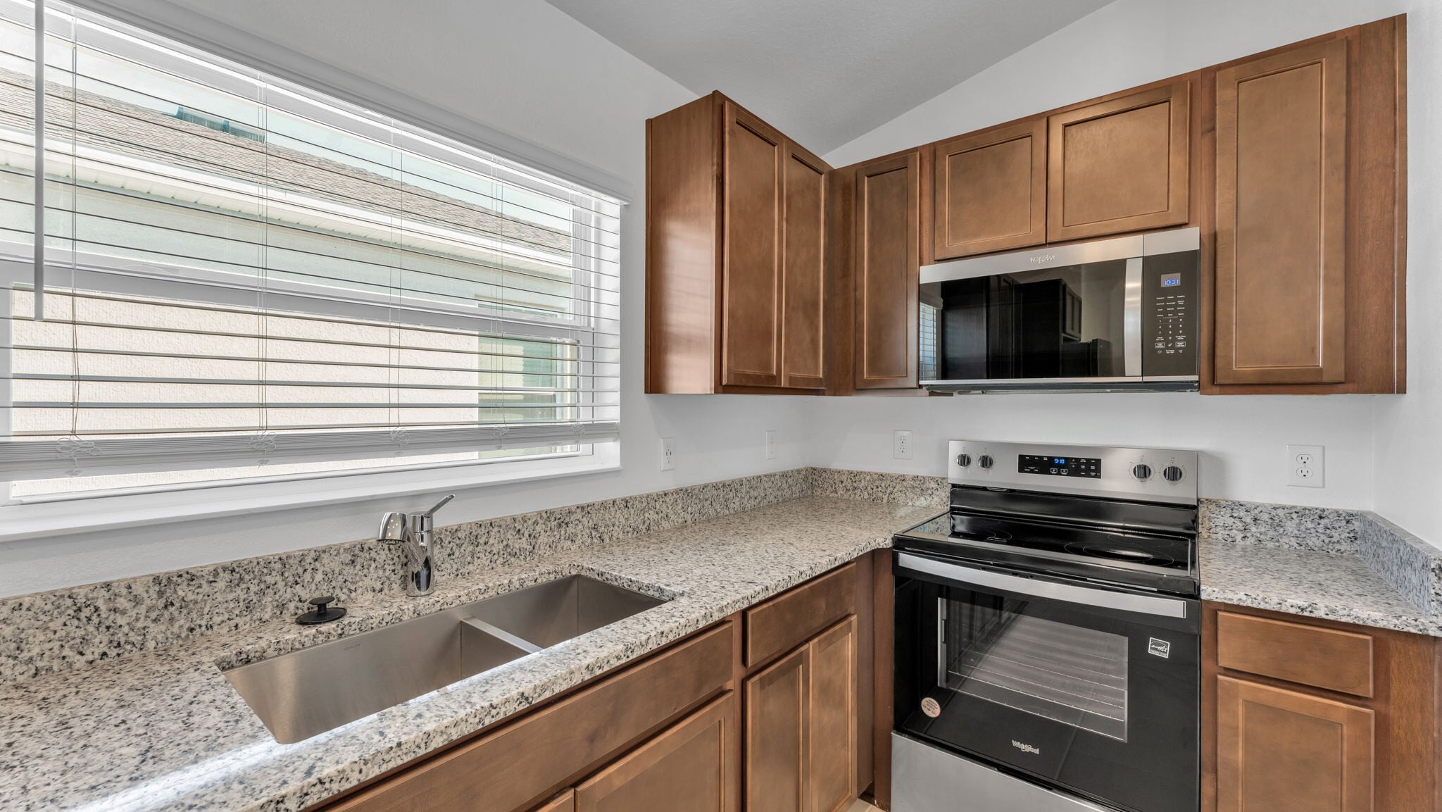 Building Photo - 623 Alder Ln