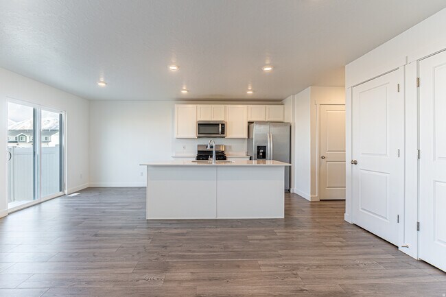 Building Photo - 3601 E 1360 S