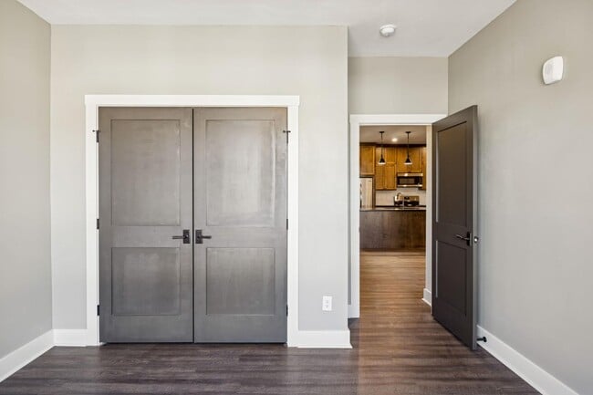 Building Photo - 120 N Main St