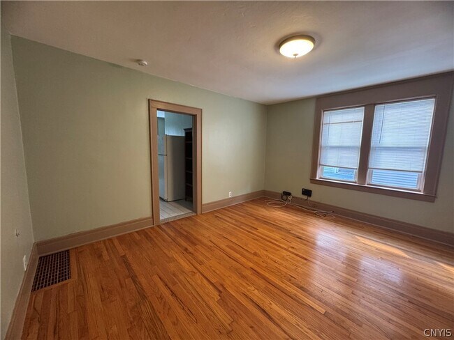 Building Photo - 409 Milton Ave