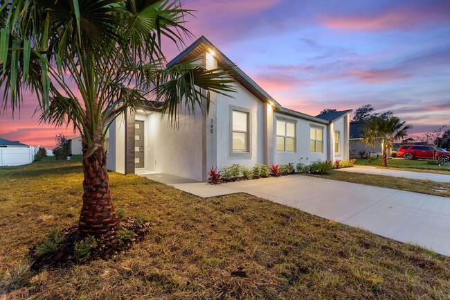 Building Photo - 740 Fraser Ct