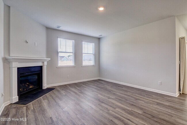 Building Photo - 1329 Clendon Cir