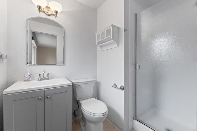 Building Photo - Steilacoom Split Entry