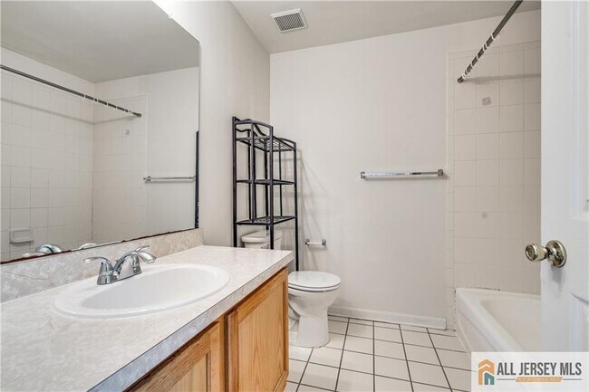 Building Photo - 9 E Burgess Dr