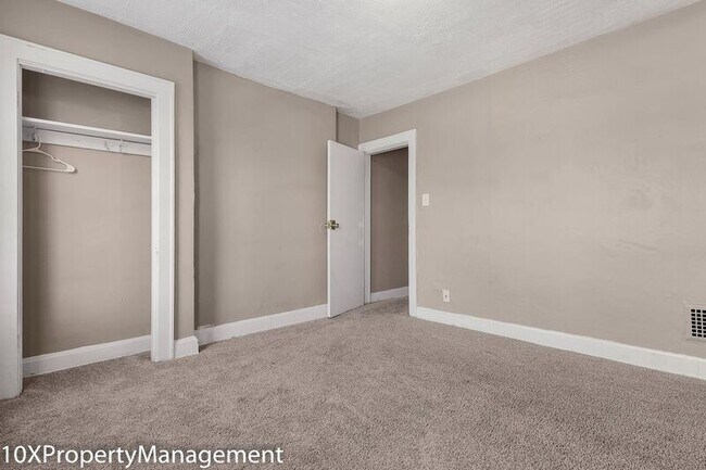 Building Photo - 498 N Champion Ave