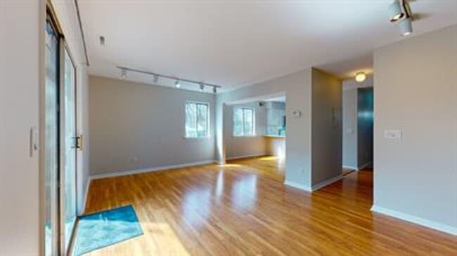 Building Photo - 2 Bedroom 2.5 Bath Townhouse