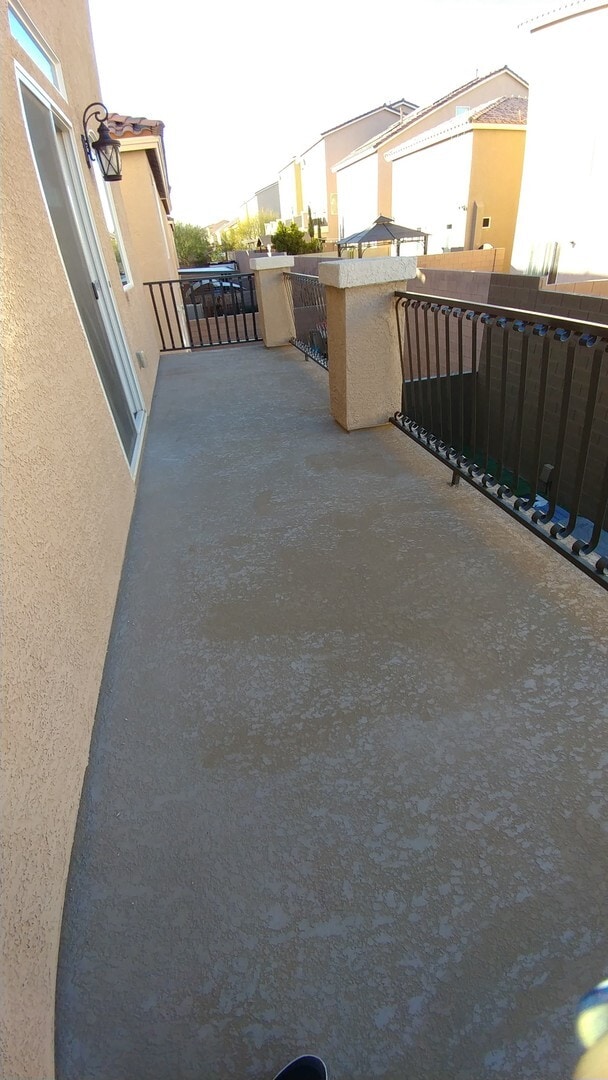 Building Photo - Multi level