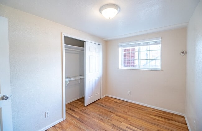 Building Photo - 1156 S Quivas St