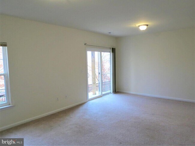 Building Photo - 3765 Bedford Dr