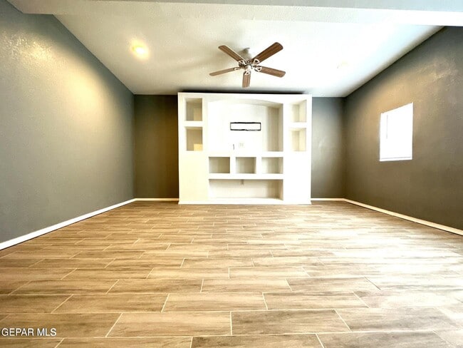 Building Photo - 421 Valle del Mar Dr