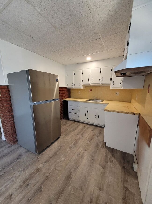 Building Photo - 1 Bedroom 1st floor with private entrance Lebanon