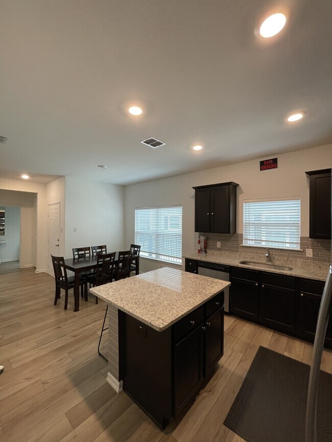 Building Photo - 10829 Emerick St