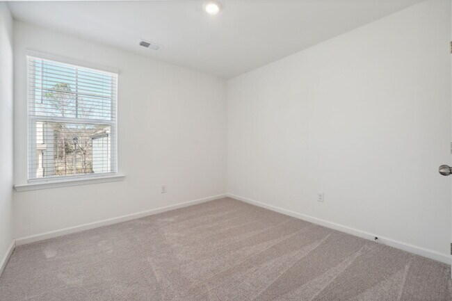 Building Photo - 633 Groover St