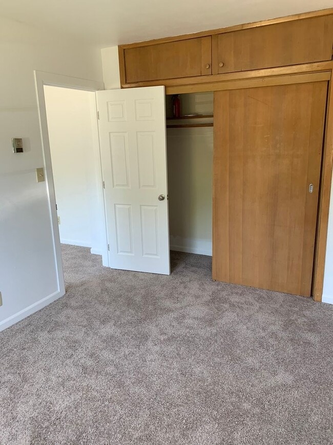 Building Photo - Amazing Remodeled 2 bd in Sellwood/Morelan...
