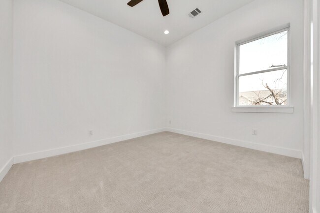 Building Photo - 3407 Hutchins St