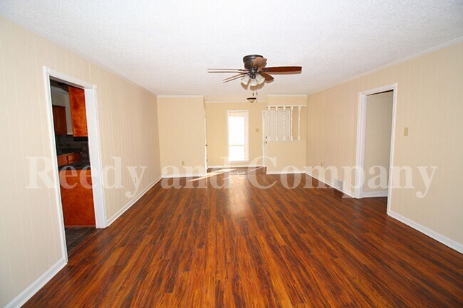 Building Photo - 3340 Morningview Dr