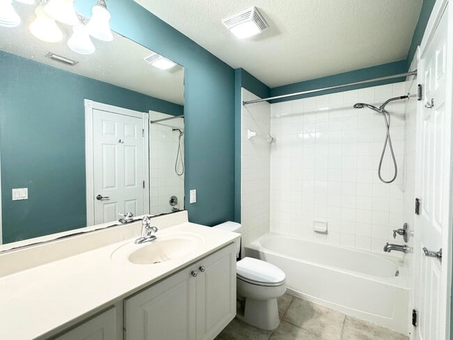 Building Photo - 1056 Pinewood Lake Ct