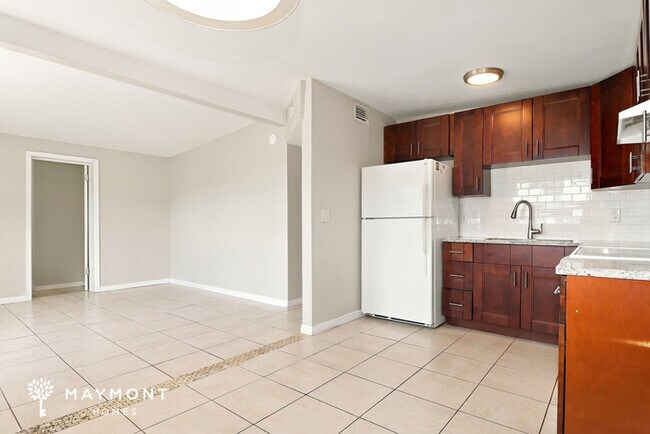 Building Photo - Charming Largo Home