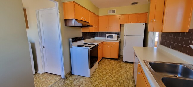 Kitchen - 7481 W 46th Ave