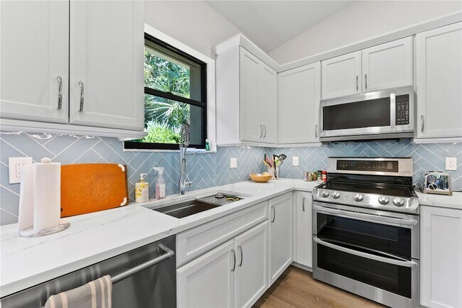 Building Photo - 1714 Starling Dr