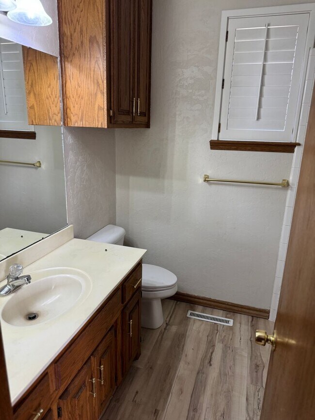 Building Photo - 4 bedroom 2 1/2 bath 3 car garage home