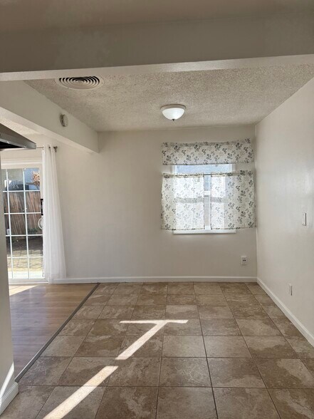 Building Photo - 144 E Avenue Q