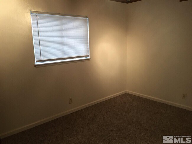 Building Photo - 395 Denslowe Dr