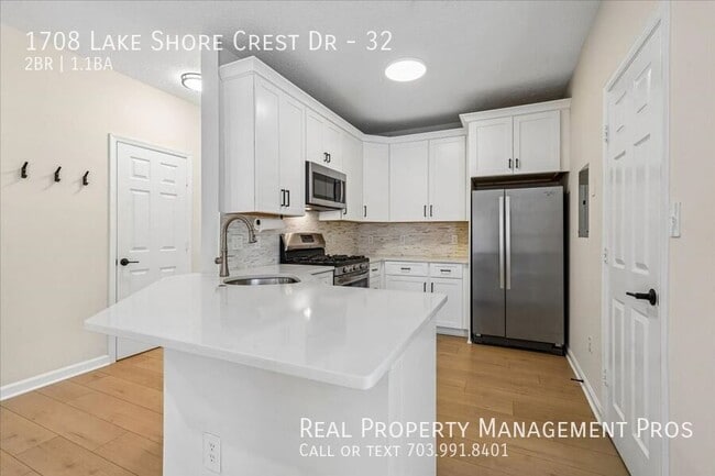 Building Photo - 1708 Lake Shore Crest Dr