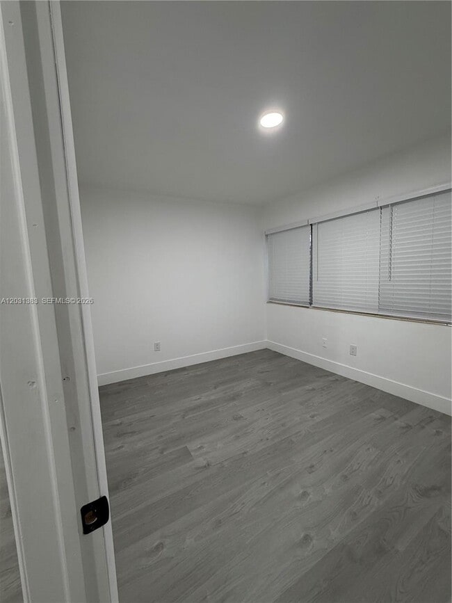 Building Photo - 324 Surfside Blvd