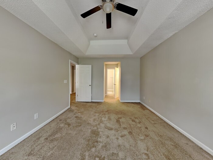 Building Photo - 11020 Pointer Ridge Dr