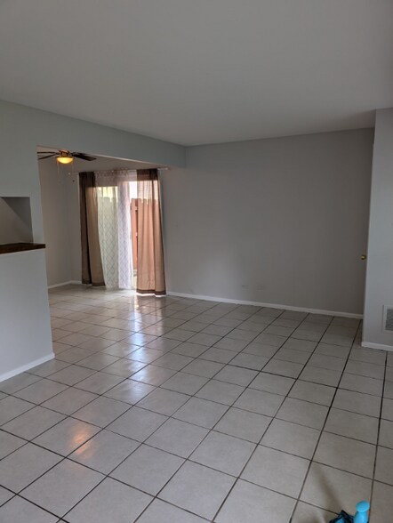 Building Photo - 2167 N Heather Ln