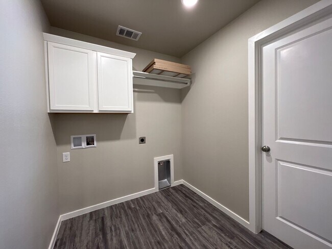 Building Photo - New Beginnings Start At AMRR: Gorgeous 3 Bedroom Available in June!