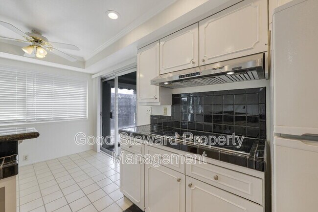 Building Photo - 5111 Roxborough Dr
