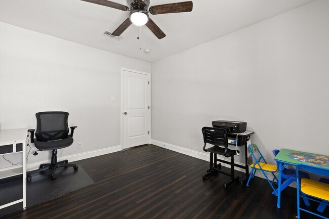 Building Photo - 2114 Briargreen Dr