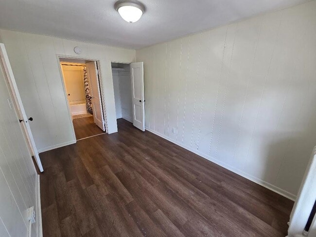 Building Photo - 372 S Midler Ave