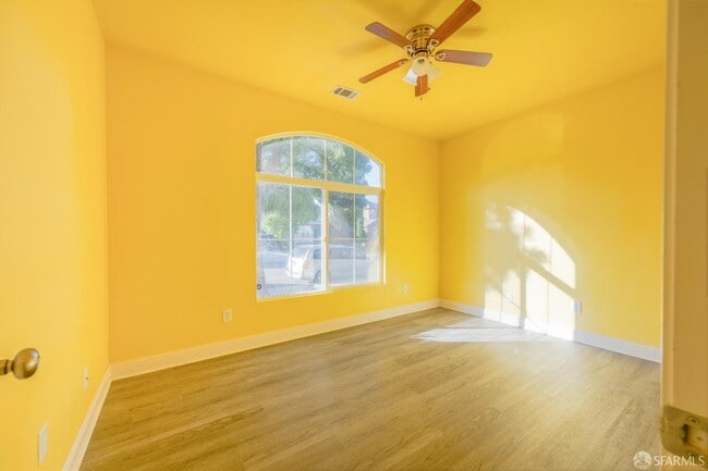 Building Photo - 5476 Summerfield Dr