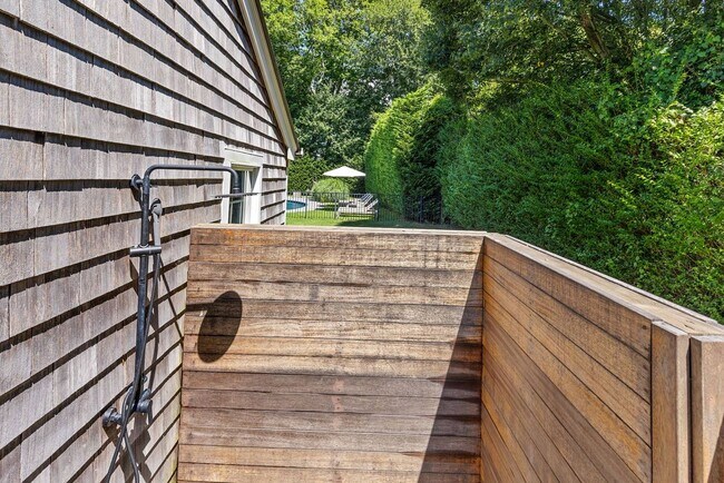 Building Photo - 50 Narrow Ln